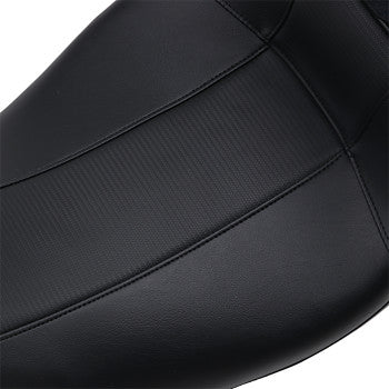 LE PERA Outcast GT Seat - 2-Up - With Backrest - Black Carbon Fiber - Touring '08-'23