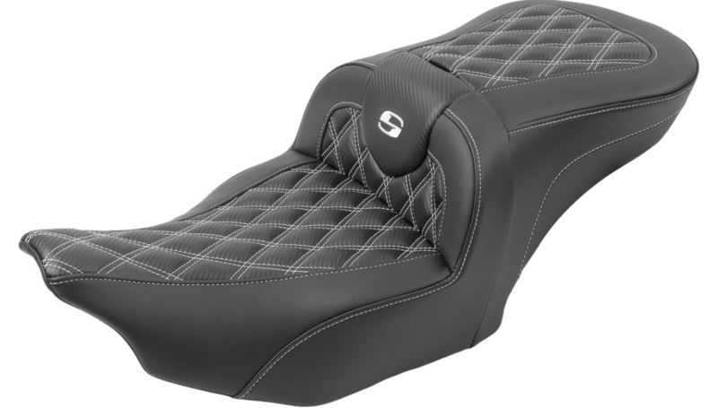 SADDLEMEN RoadSofa™ Seat - with Backrest - Carbon Fiber - Lattice Stitch - White Stitch - Touring '23.5-'25
