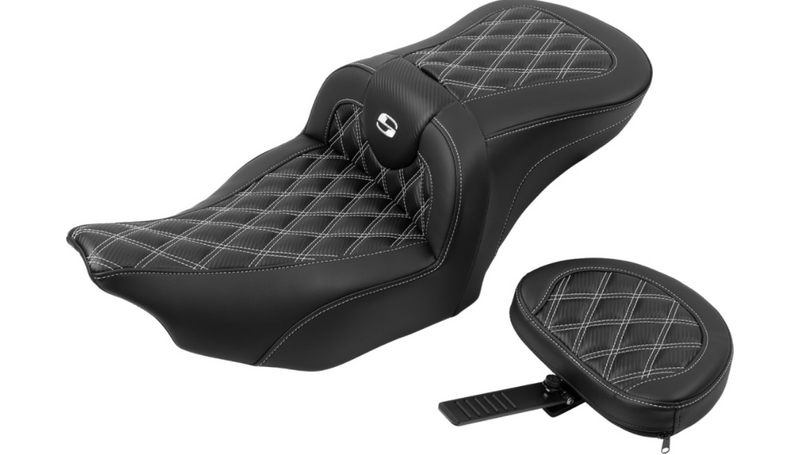 SADDLEMEN RoadSofa™ Seat - with Backrest - Carbon Fiber - Lattice Stitch - White Stitch - Touring '23.5-'25