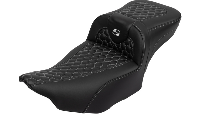SADDLEMEN Roadsofa™ Extended Reach Seat - with Backrest - Honeycomb - Silver Stitch - Touring '23.5-'25