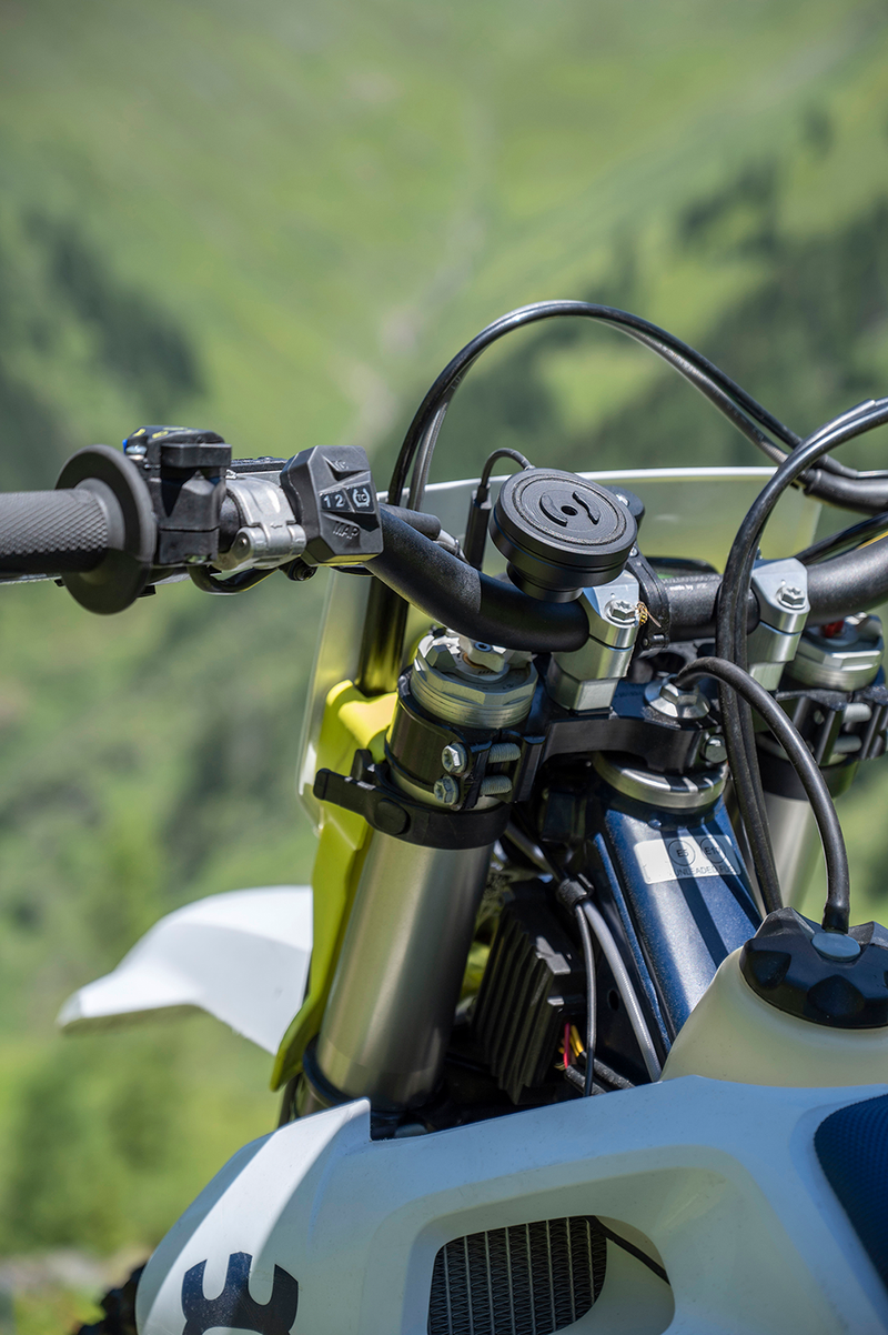 SP CONNECT SPC+ Anti-Vibration Module - Chrome 52830