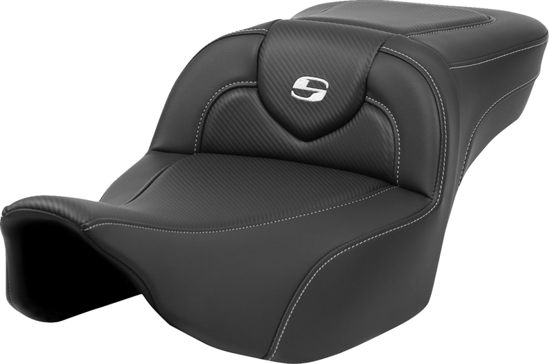 SADDLEMEN Roadsofa™ Extended Reach Seat - Carbon Fiber - Silver Stitch/Silver Logo - no Backrest - Touring '23.5-'25