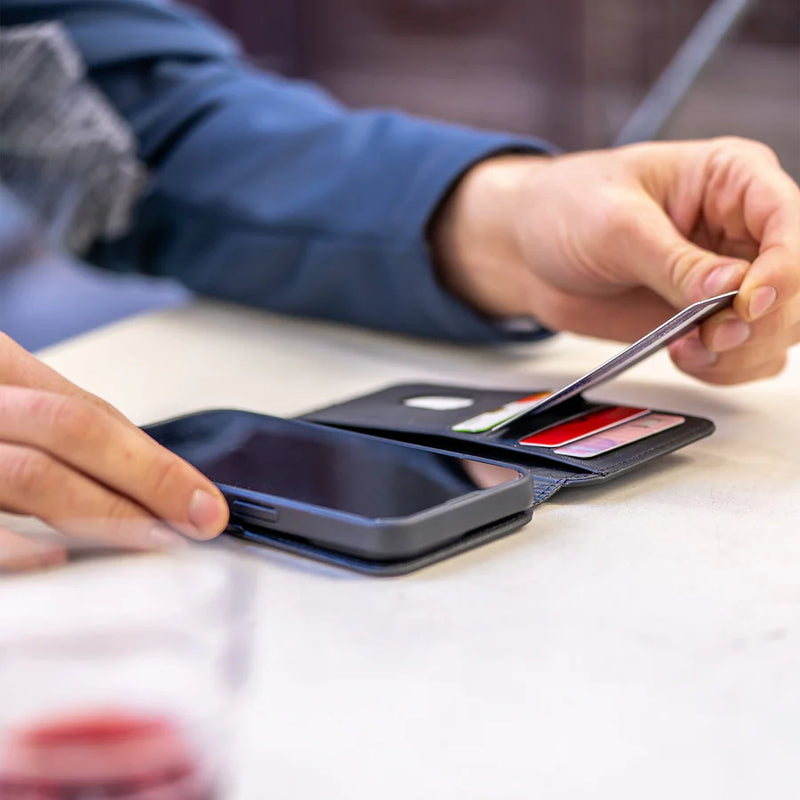 SP CONNECT SPC+ Magnetic Flip Cover - Medium