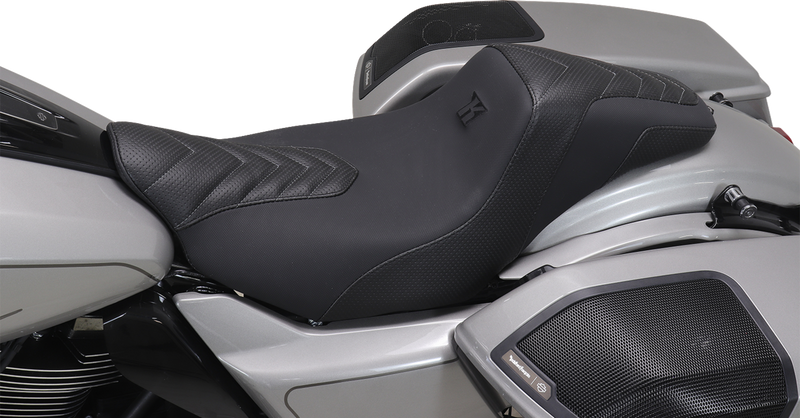 MUSTANG Signature Series Squareback™ Seat - Gripper Vinyl - Chevron - Gunmetal Stitch - FLH/FLT '23-'25 76324GM