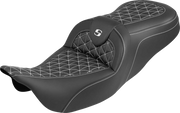 SADDLEMEN RoadSofa™ Tri Gripper Seat - Standard Reach - White Stitch - w/o Backrest - FLH/FLT '08-'25 808-07B-21006