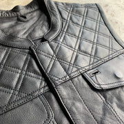 Made from cowhide leather with a diamond stitch pattern, it includes four exterior pockets, two inside concealed carry pockets, a zip snap main closure.