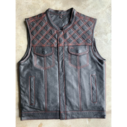 The Men's Diamond Stitch Club Vest by Unik Premium combines sophisticated design with practical features.