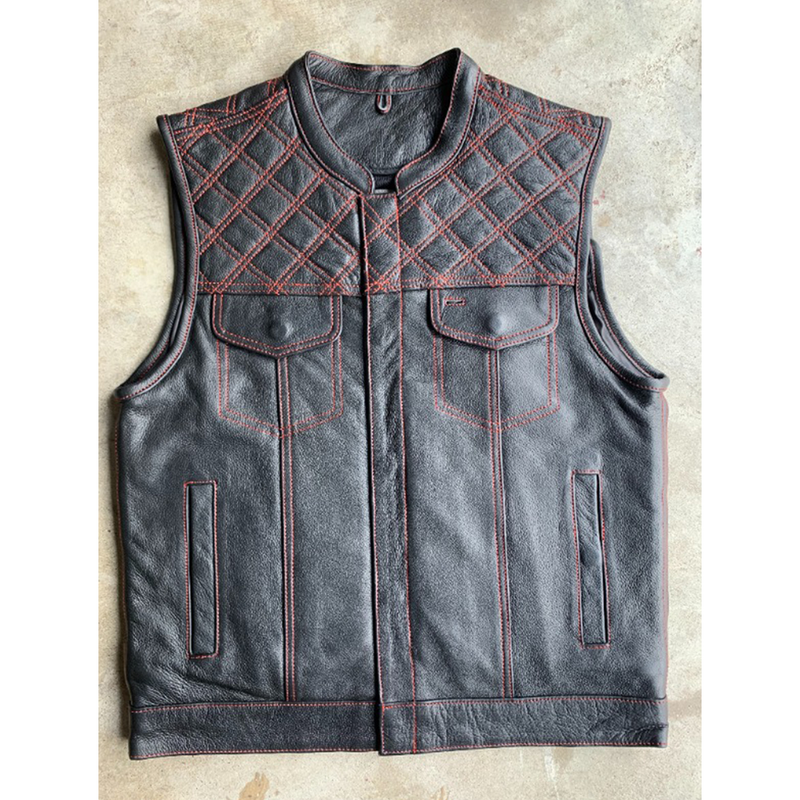The Men's Diamond Stitch Club Vest by Unik Premium combines sophisticated design with practical features.