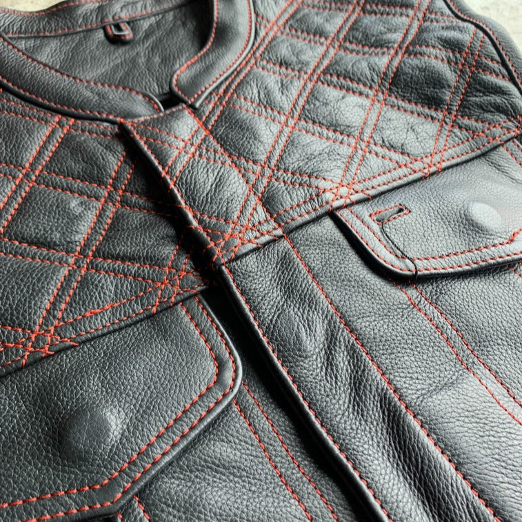 The Men's Diamond Stitch Club Vest by Unik Premium combines sophisticated design with practical features.