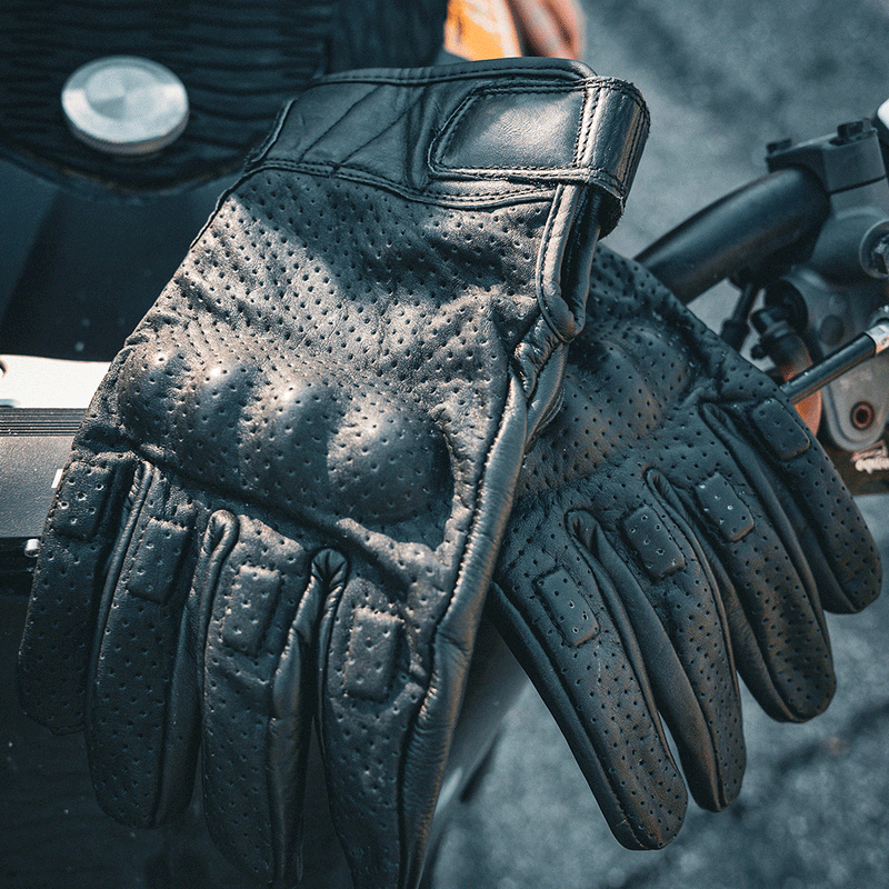  Crafted from durable cowhide leather, they offer enhanced abrasion resistance. Featuring touch technology on the fingertips and adjustable wrist closures, these gloves provide comfort and functionality for various activities. 