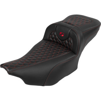SADDLEMEN Roadsofa™ Extended Reach Seat - with Backrest - Honeycomb - Red Stitch - Touring '23.5-UP