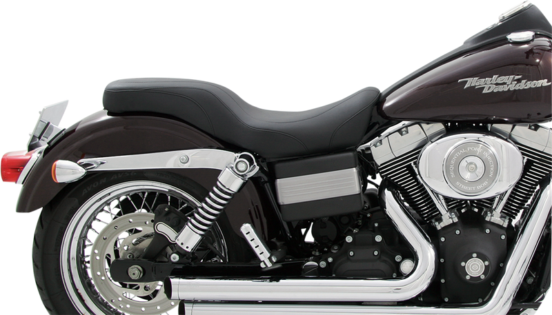 MUSTANG DayTripper™ One-Piece 2-Up Seat - Dyna '06-'17