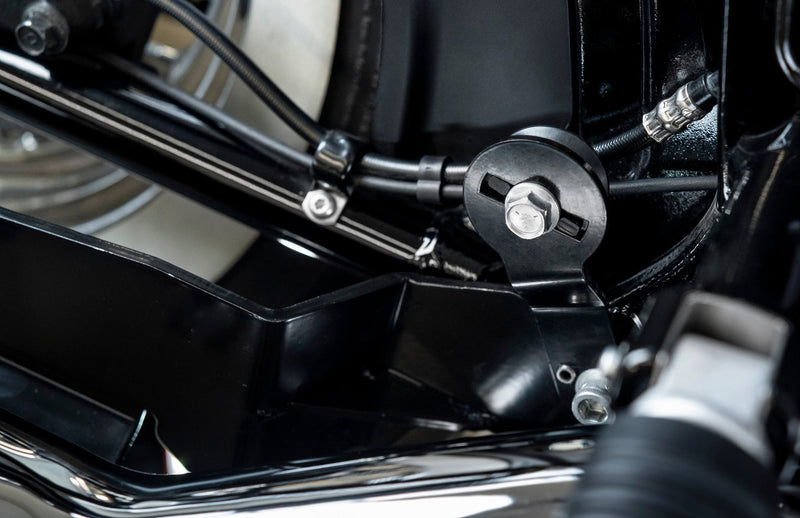 FREEDOM EXHAUST - SOFTAIL ACCESSORIES SADDLEBAG ADAPTER BRACKET