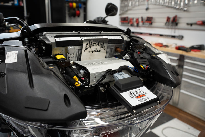 Lifestyle Cycles - Road Glide Amp Bracket 2023.5 UP