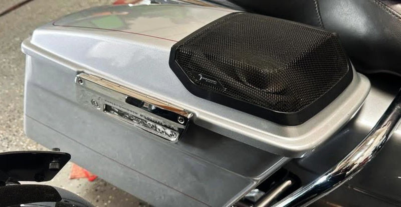 DIAMOND AUDIO ( 2 & 4 OHM ) HXM69F2BKLK13 1998-2013 HARLEY DAVIDSON® CUT IN SPEAKER LID KIT WITH HXM69F2BK