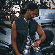 Made from cowhide leather with a diamond stitch pattern, it includes four exterior pockets, two inside concealed carry pockets, a zip snap main closure.