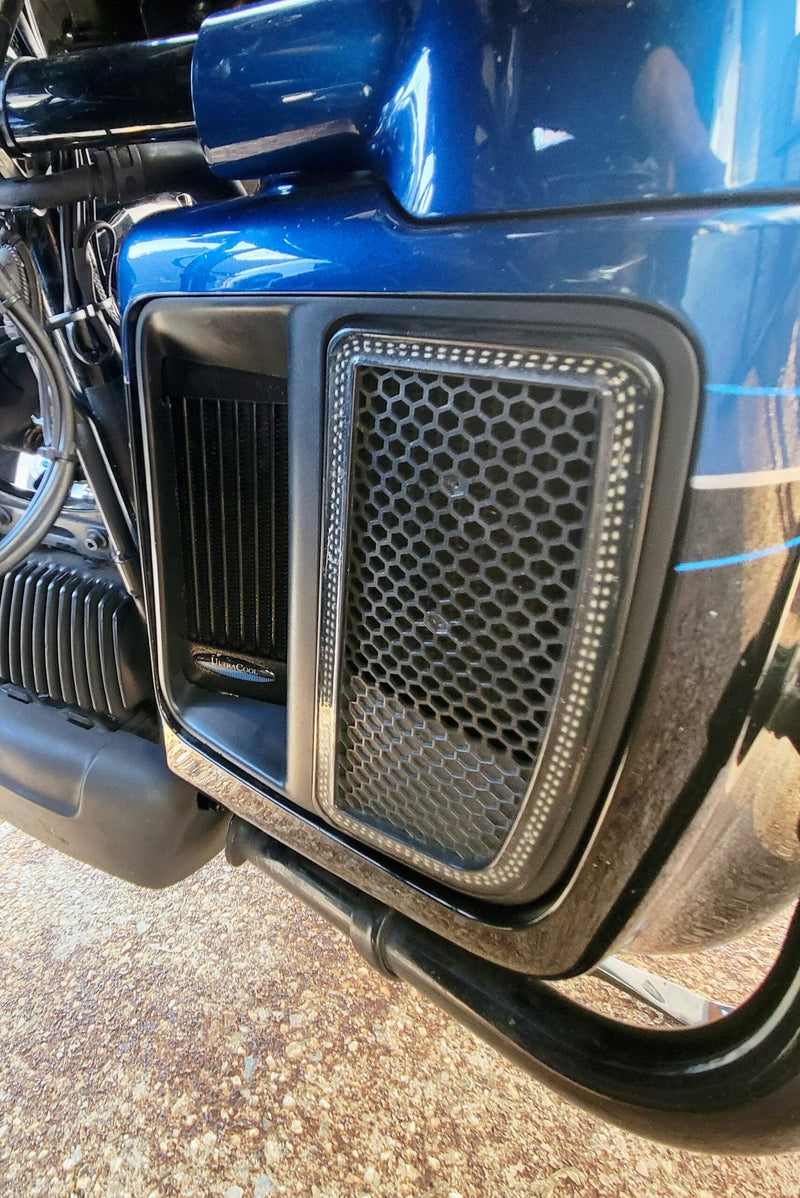 ULTRACOOL Lower Fairing Mount Oil Cooler Kit - Gloss Black - M8 Touring/Trike '17-'25 (With Lowers Fairings)