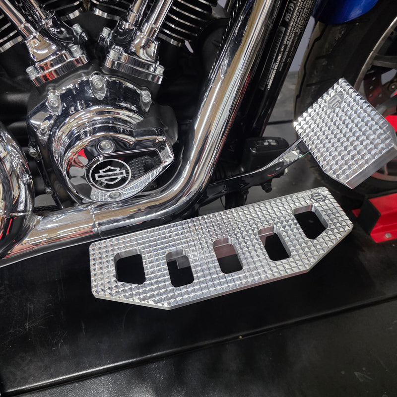 Genesis M8 Softail Rider Floorboards | Harley-Davidson