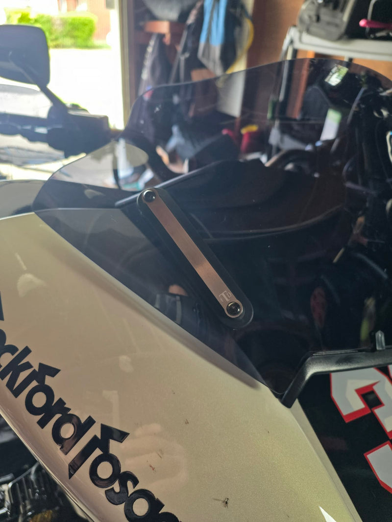 23.5+ Touring KW Windshield Trim | Harley-Davidson