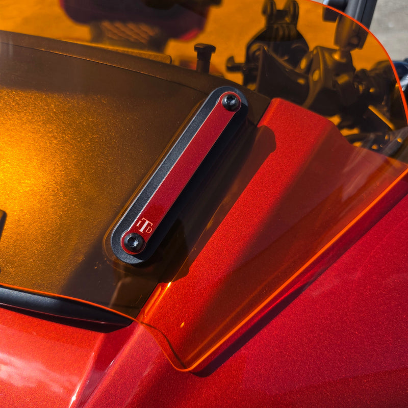 23.5+ Touring KW Windshield Trim | Harley-Davidson